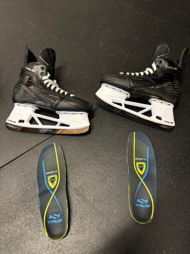2025 True SVH Pro Hockey Skates Regular Width Pro Stock 8.5 (New)