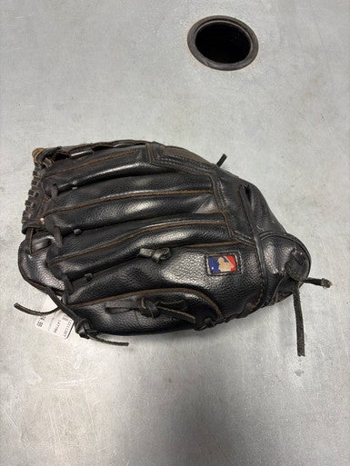 Used Wilson QUICKFIT BB/SB Glove RH Throw Black 11" 11307-S000261237
