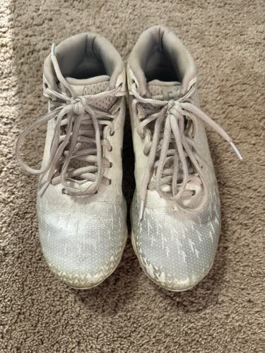 White Kids 6Y (Big Kids / Youth) Youth Under Armour Mid Top (Used)