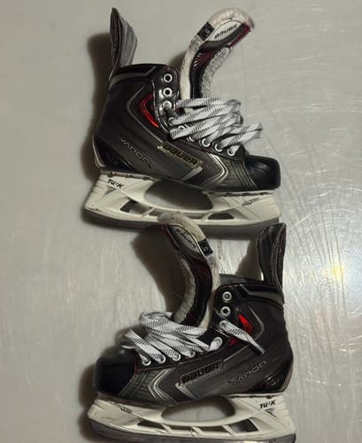 Bauer Vapor X90 Hockey Skates Regular Width Size 5 (Used)