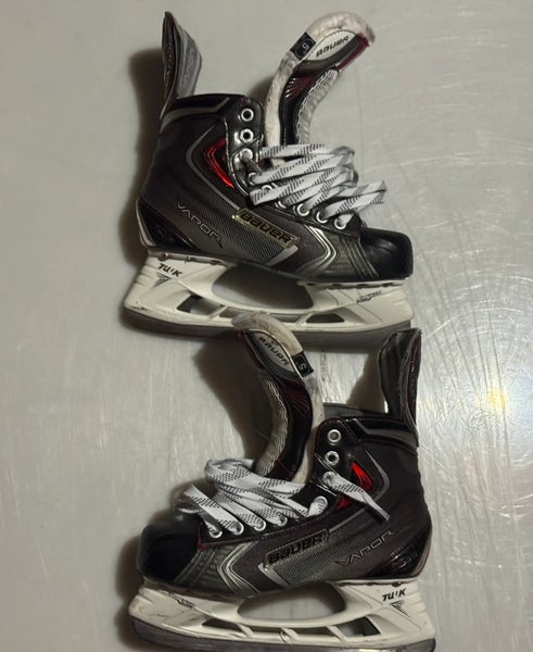 Bauer Vapor X90 Hockey Skates Regular Width Size 5 (Used)