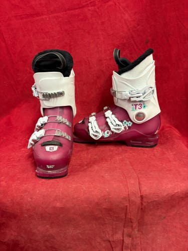 Ski Boits: Mondo 23 & 23.5 Salomon Ski Boots (Used)