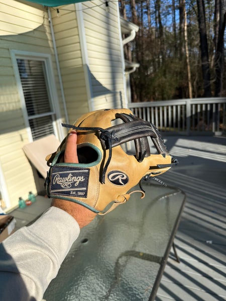 D1 issued, Rawlings Heart of the Hide Glove 11.5" (Used)