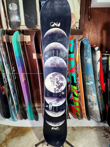 GNU Space Case Forest Bauily 159 CM Snowboard (like new)