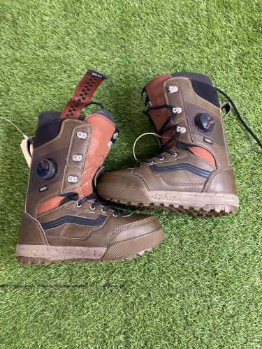 Men's Size M 8.5 Vans Invado Pro Snowboard Boots (Used)