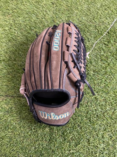 Glove of The Month Wilson A2000 RH Pitcher's Baseball Glove 11.75" (New)