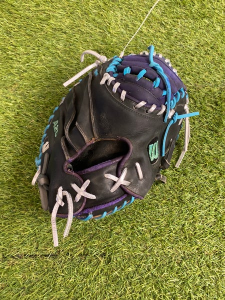 Black Wilson A2000 RH Catcher's Baseball Glove 32.5" (Used)