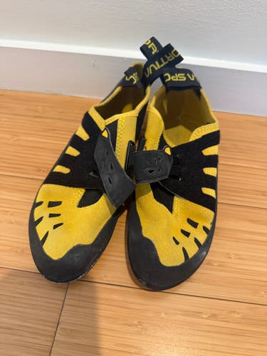 La Sportiva - Tarantula Jr Climbing Shoes - Kids' (36 EU / 4 US)