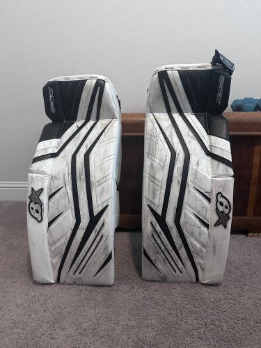 30" 2024 Brian's G-Netik X5 Goalie Leg Pads (Used)