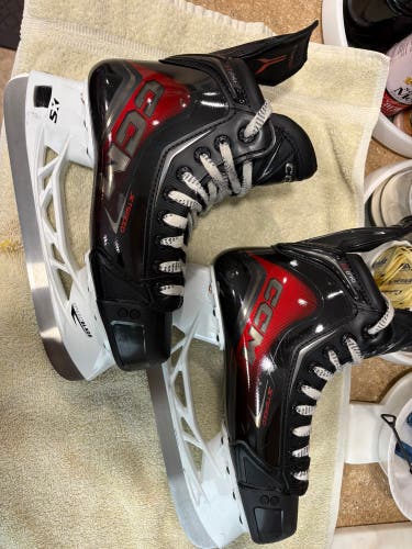 2025 CCM JetSpeed FT890 Hockey Skates Regular Width Size 5.5 (Used)