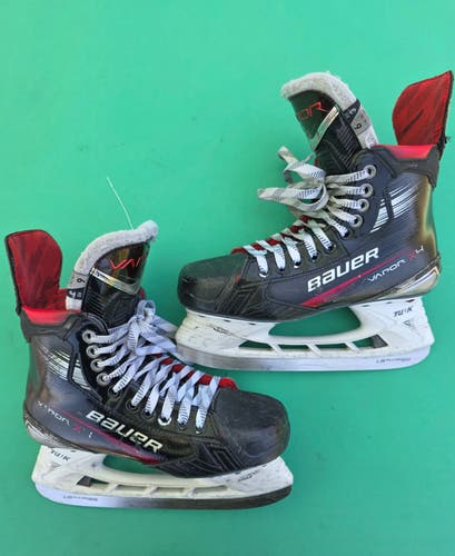 Intermediate Bauer Vapor X4 Hockey Skates | Size 6 Fit 3