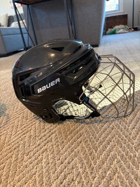 Large Bauer Re-Akt 150 Helmet (Used)