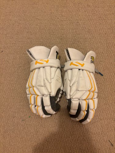 True Zerolyte Lacrosse Gloves 13" (Used)
