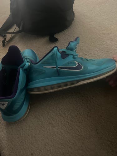 Men's Size M 10.5 (W 11.5) Nike Lebron 8 Shoes (Used)