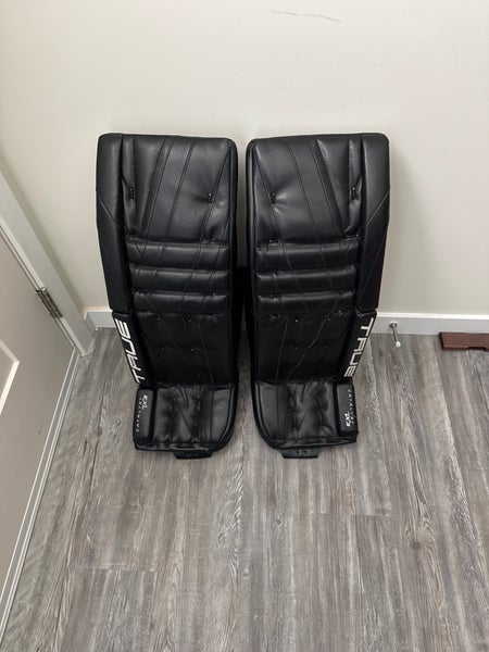 31" True Catalyst 7X3 Goalie Leg Pads (Used)