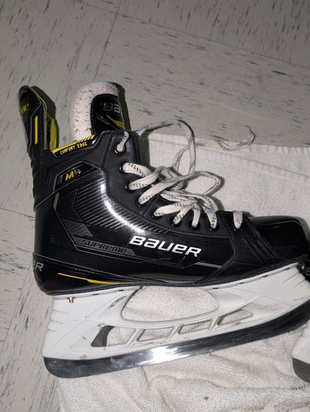 2023 Bauer Supreme M4 Hockey Skates Regular Width 8.5 (Used)