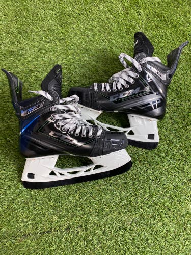 Senior CCM Ribcor 100k Pro Hockey Skates Regular Width 7.5 (New)