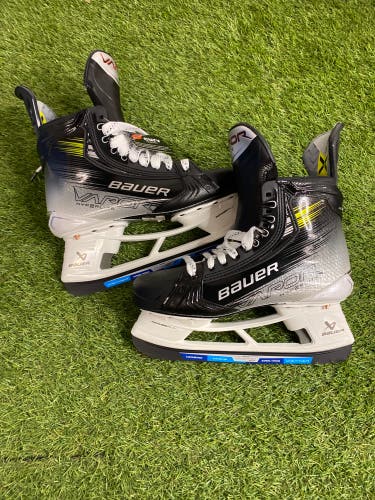 Senior Bauer Vapor Hyperlite 2 Hockey Skates 9.5 (New)