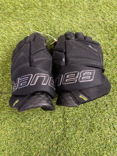 Black Senior Bauer Vapor Hyperlite Gloves 15" (Used)