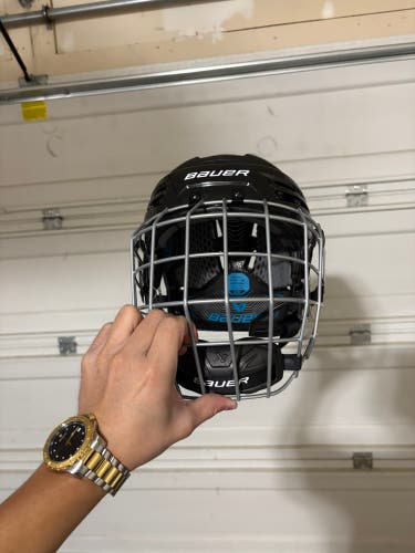 Medium Bauer Re-Akt Helmet (Used)