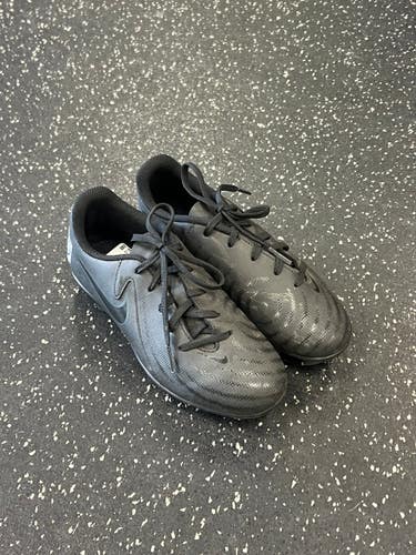 Used Nike Soccer Cleats Black Youth 13.5 11849-S000032774