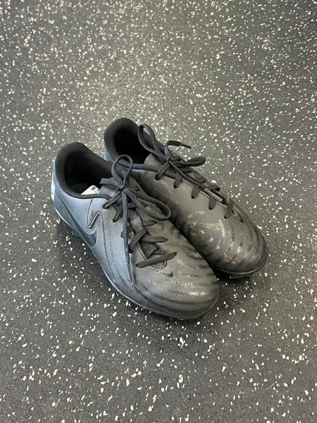 Used Nike Soccer Cleats Black Youth 13.5 11849-S000032774