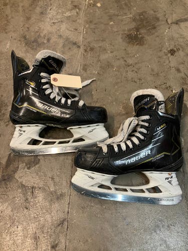 Intermediate Bauer Supreme M40 Hockey Skates Size 5.5 Fit 2 (Used)