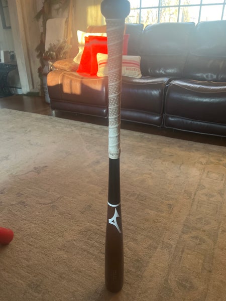 2022 Mizuno MZM62 Maple Bat 30 oz 33" (Used)