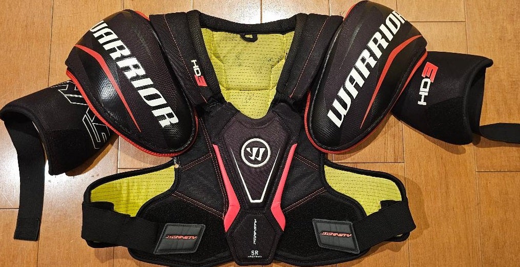 Men's Large Senior Warrior Dynasty HD3 Shoulder Pads (Used)