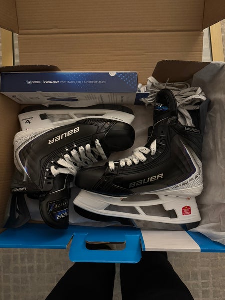 *barely used* Bauer Vapor Flylite Hockey Skates 9.5 (Used)