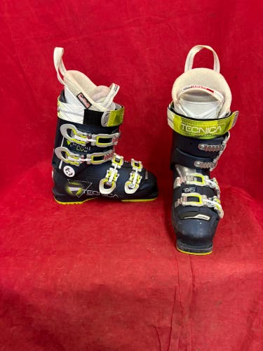 Ski Boots: Mondo 23 & 23.5 Women's Tecnica Ski Boots (Used)