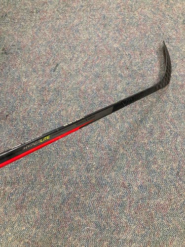 Youth Bauer Vapor Hyperlite Hockey Stick Right Handed P92 Less Than 30 Flex (Used)