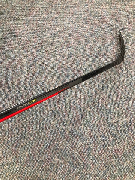 Youth Bauer Vapor Hyperlite Hockey Stick Right Handed P92 Less Than 30 Flex (Used)
