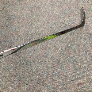 Bauer Vapor Hyperlite 2 Hockey Stick | RH Youth 20 Flex P28