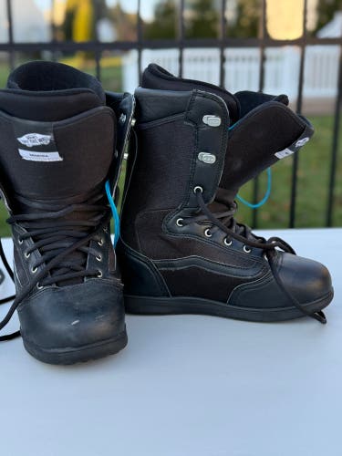 Size M 8.0 (W 9.0) Vans Mantra Snowboard Boots (Used)