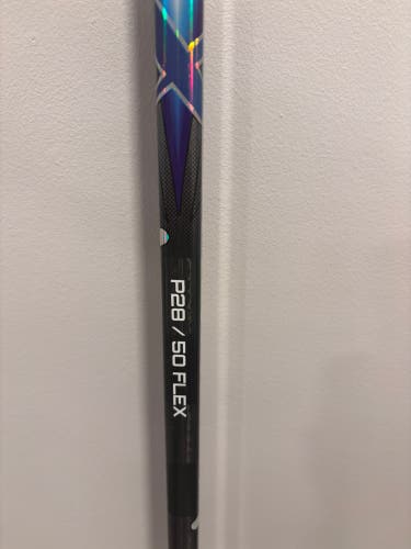 Junior Bauer Vapor FlyLite Right Handed Hockey Stick P28 50 Flex (Like New)