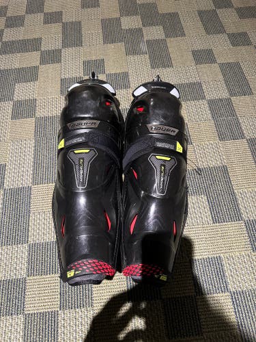 Senior Bauer Vapor Hyperlite 15" Shin Pads
