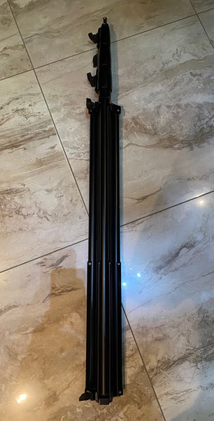 NEWEER 13 foot heavy duty tripod basically brand new