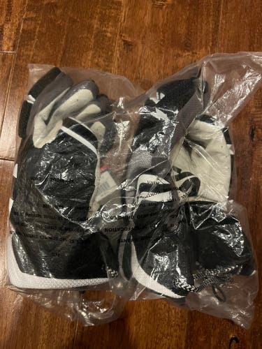 Under Armour Strategy Lacrosse Gloves Medium (New)