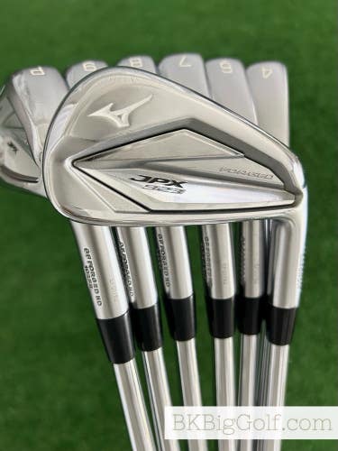 Mizuno JPX 923 Forged Iron Set 4-P / Dynamic Gold 105 Stiff