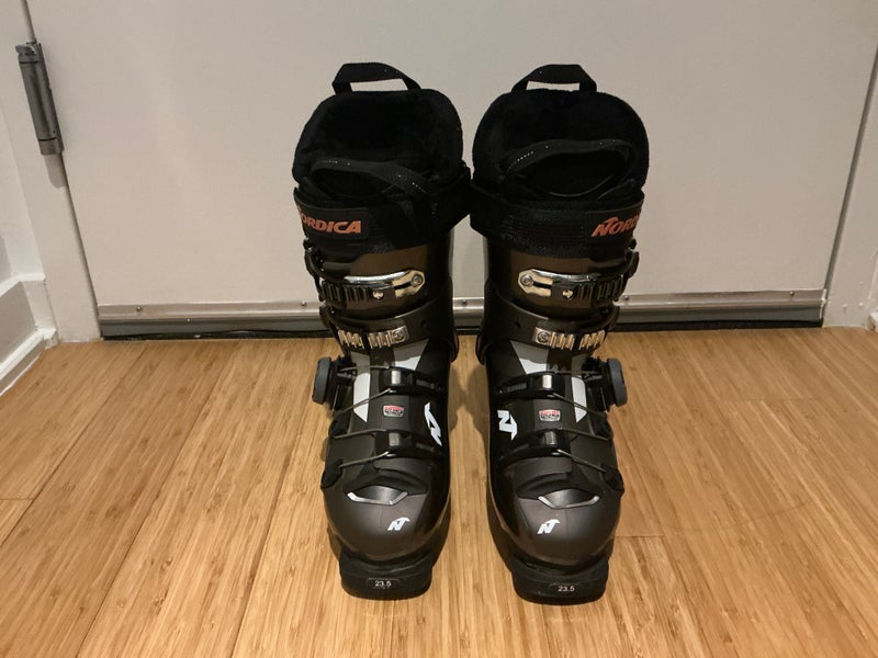 Mondo 23.5 Women's Nordica SportMachine 85 with BOA Ski Boots(Used Once)