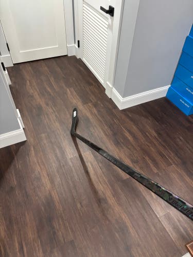 Senior Bauer Twitch Black Right Handed Hockey Stick P28 70 Flex (New)