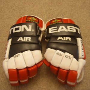 Excellent Condition Easton GX9500 Senior Hockey Gloves Black/White/Red Chicago Blackhawks Color
