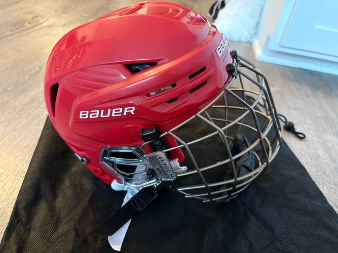 Small Bauer Re-Akt 85 Helmet/Cage Combo (slightly used)
