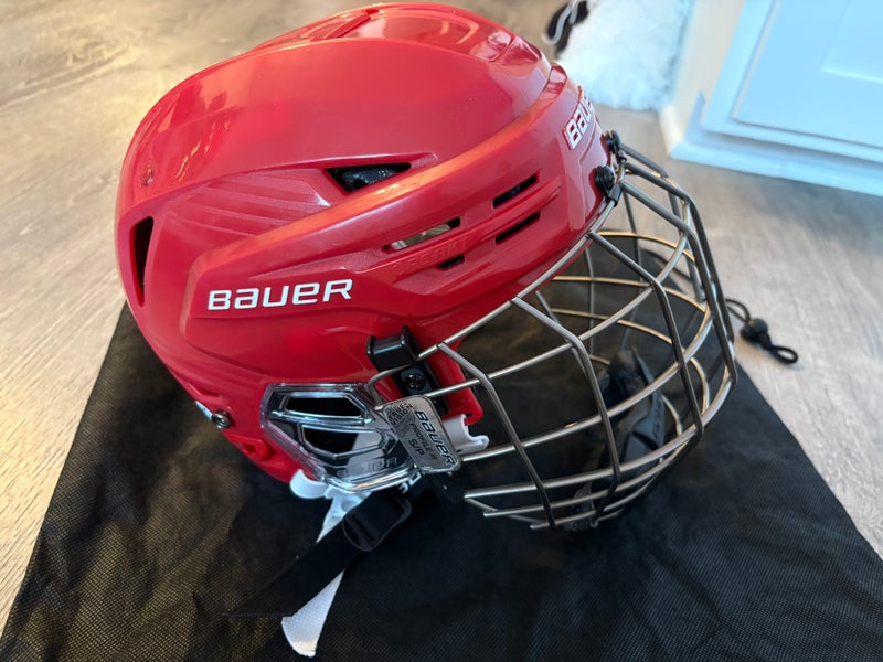 Small Bauer Re-Akt 85 Helmet/Cage Combo (slightly used)