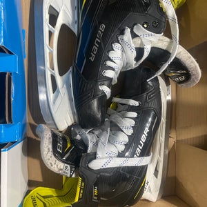 2022 Bauer Supreme M4 Hockey Skates 9.5 (Used)