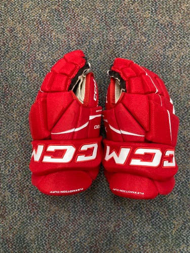 Red Senior CCM Tacks XF 80 Gloves 13" (Used)