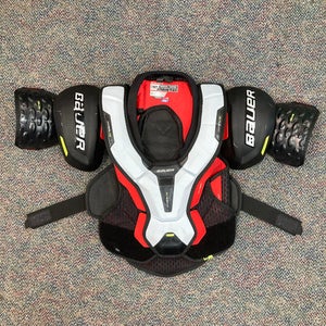 Bauer Vapor Hyperlite Shoulder Pads | Intermediate Medium