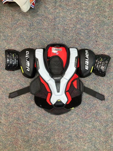Bauer Vapor Hyperlite Shoulder Pads | Intermediate Medium