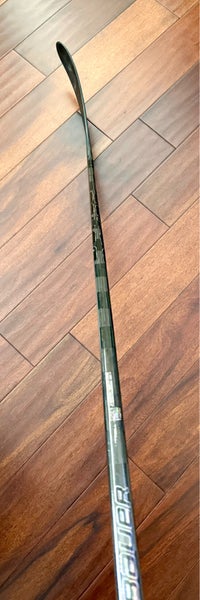 Senior Bauer Twitch Right Handed Hockey Stick P28 77 Flex (New)